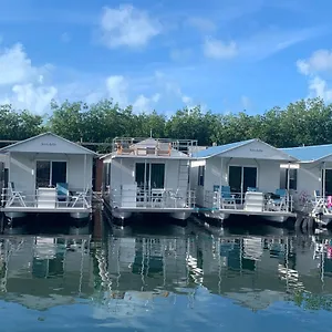 Aqua At Hurricane Hole Marina Hotel Key West